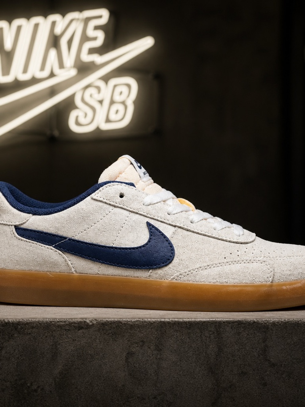 Men’s Nike SB Suede Skate Shoe - Cream with Navy Swoosh & Gum Sole size 11